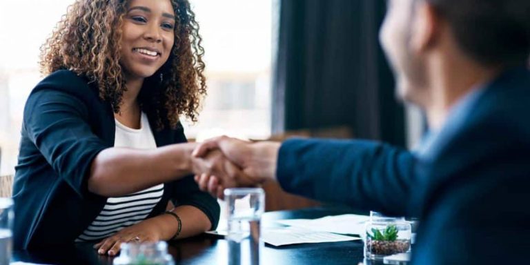 Essential Tips for Entrepreneurs on Picking the Perfect Courier Partner