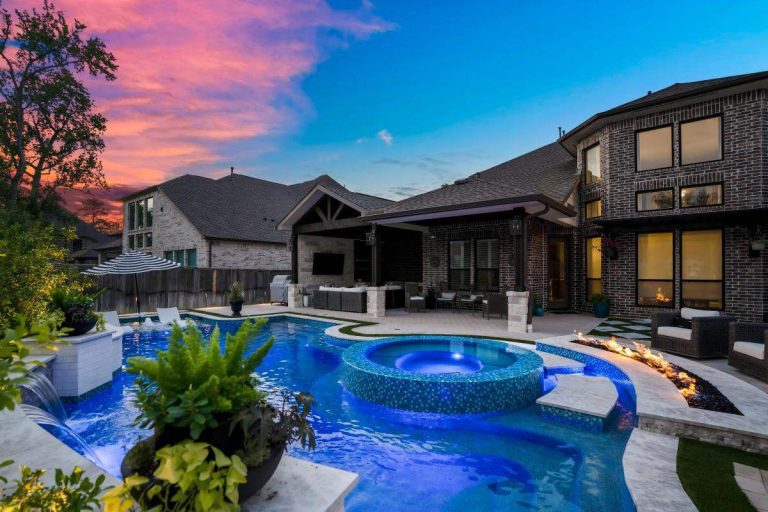What It’s Like to Work with a Custom Pool Builder